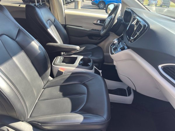 2023 Chrysler Pacifica Touring L - Photo 5