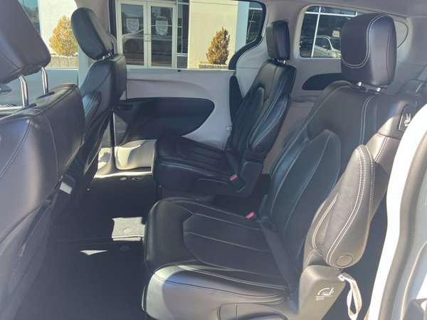 2023 Chrysler Pacifica Touring L - Photo 6