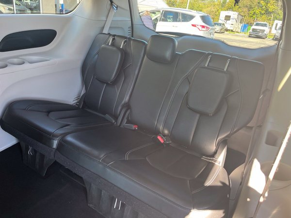 2023 Chrysler Pacifica Touring L - Photo 7
