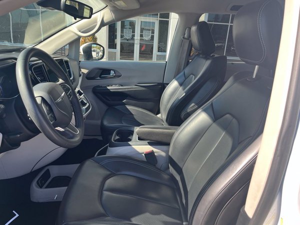2023 Chrysler Pacifica Touring L - Photo 8