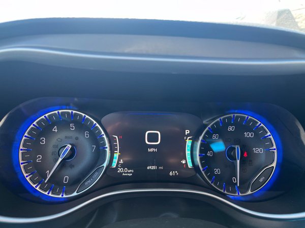 2023 Chrysler Pacifica Touring L - Photo 11